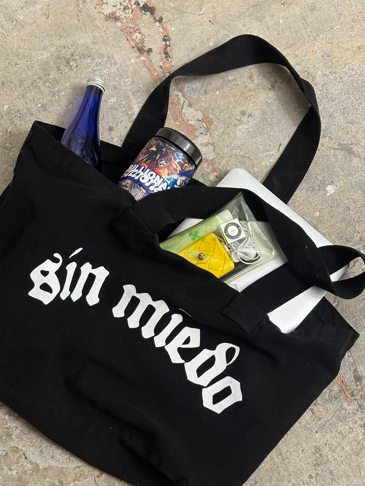 Black denim Sin Miedo tote bag, alternate view