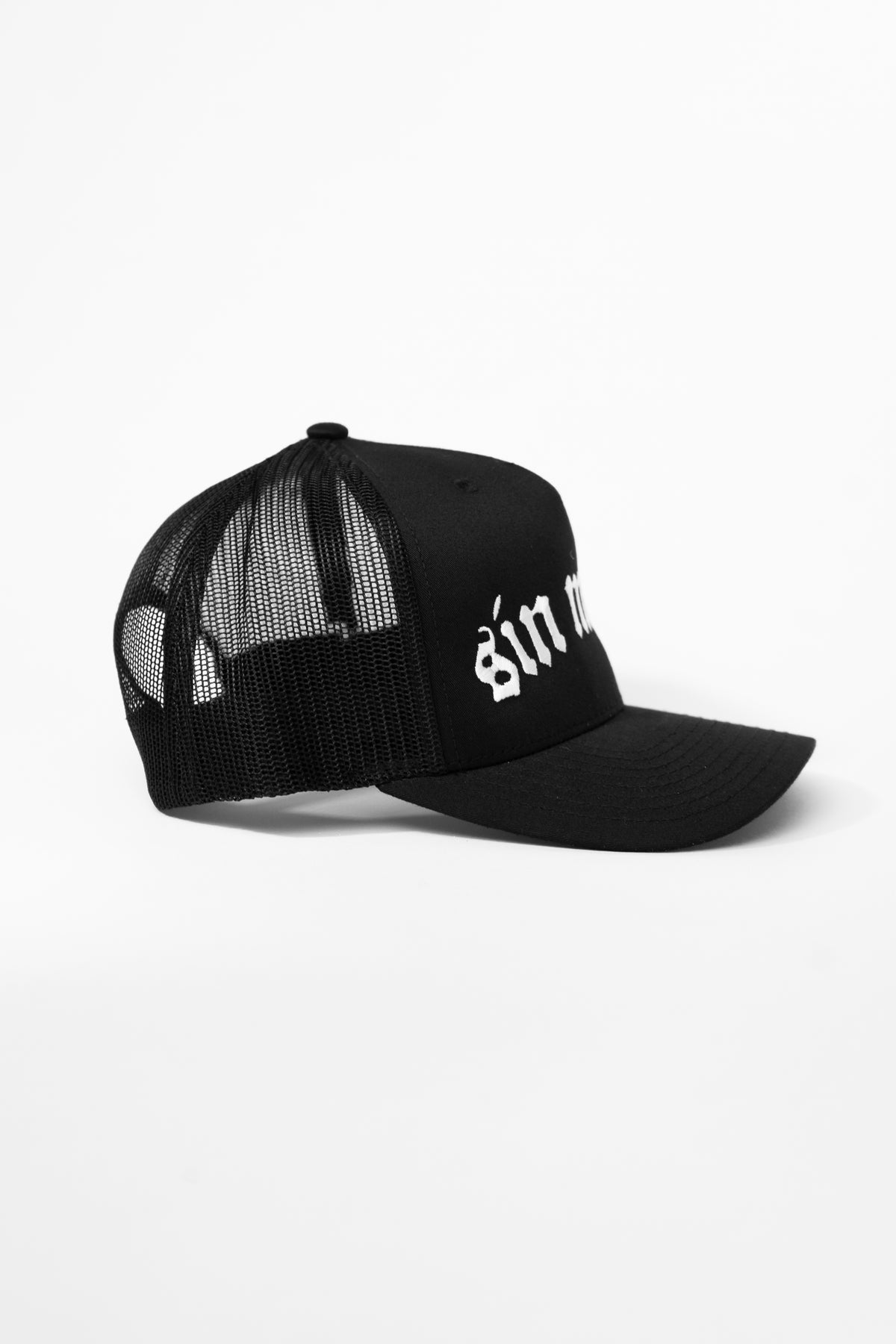 BLACK TRUCKER HAT