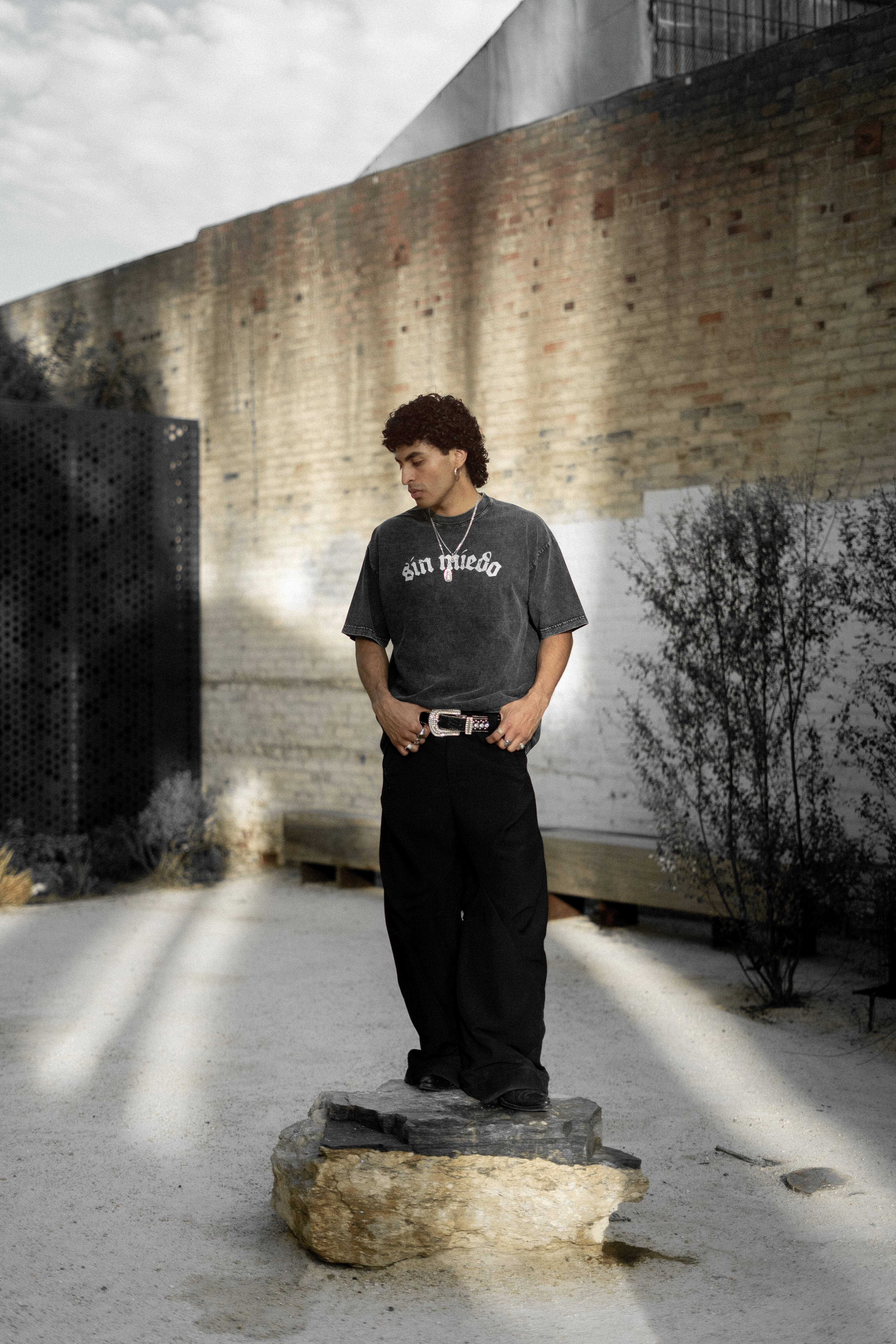 BLACK MINERAL CEMENTO