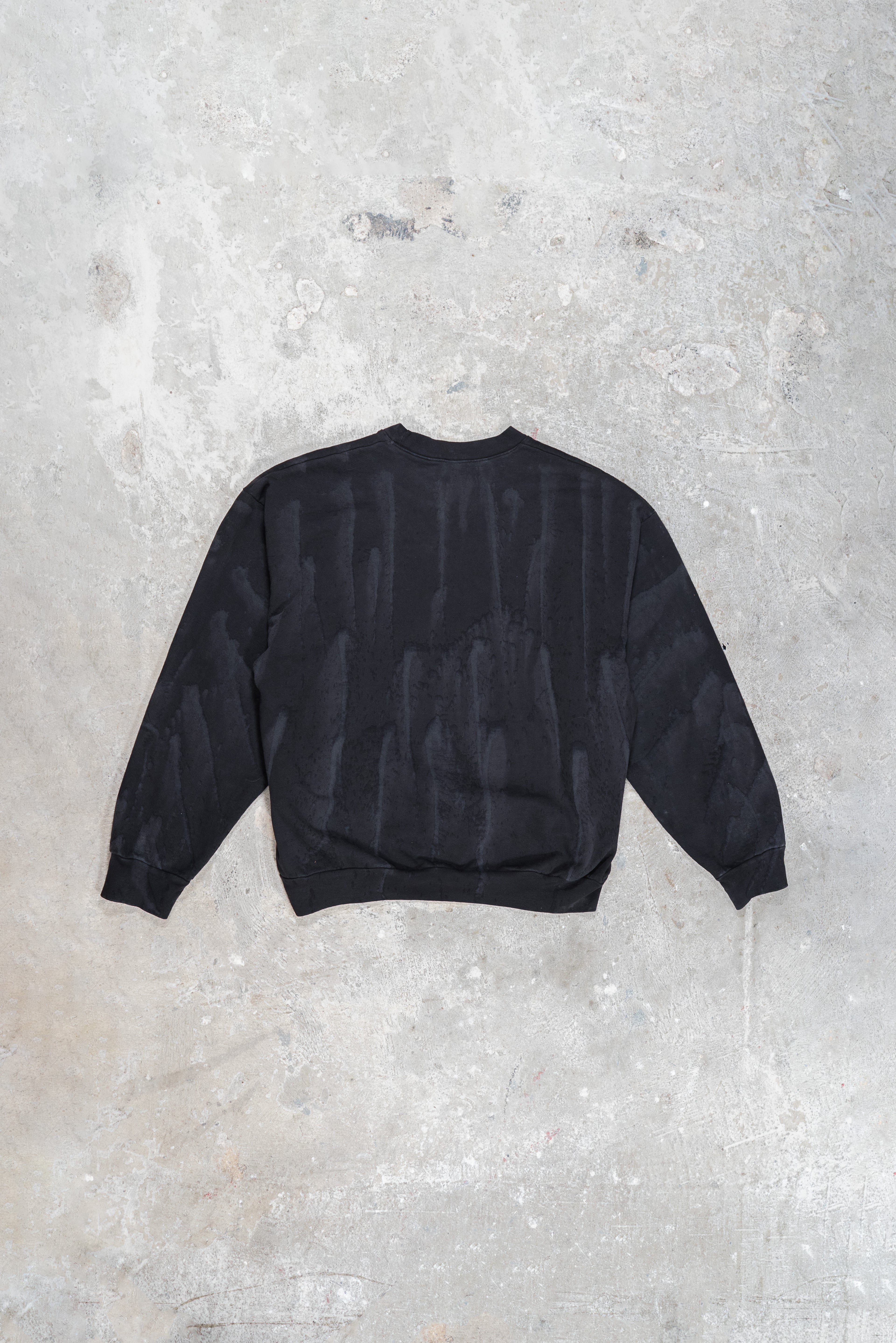 BLACK DRIP CEMENTO CREWNECK
