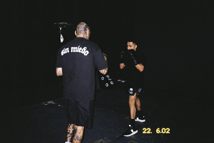 EN EL RING: 'SIN MIEDO' BACK LOGO TEE